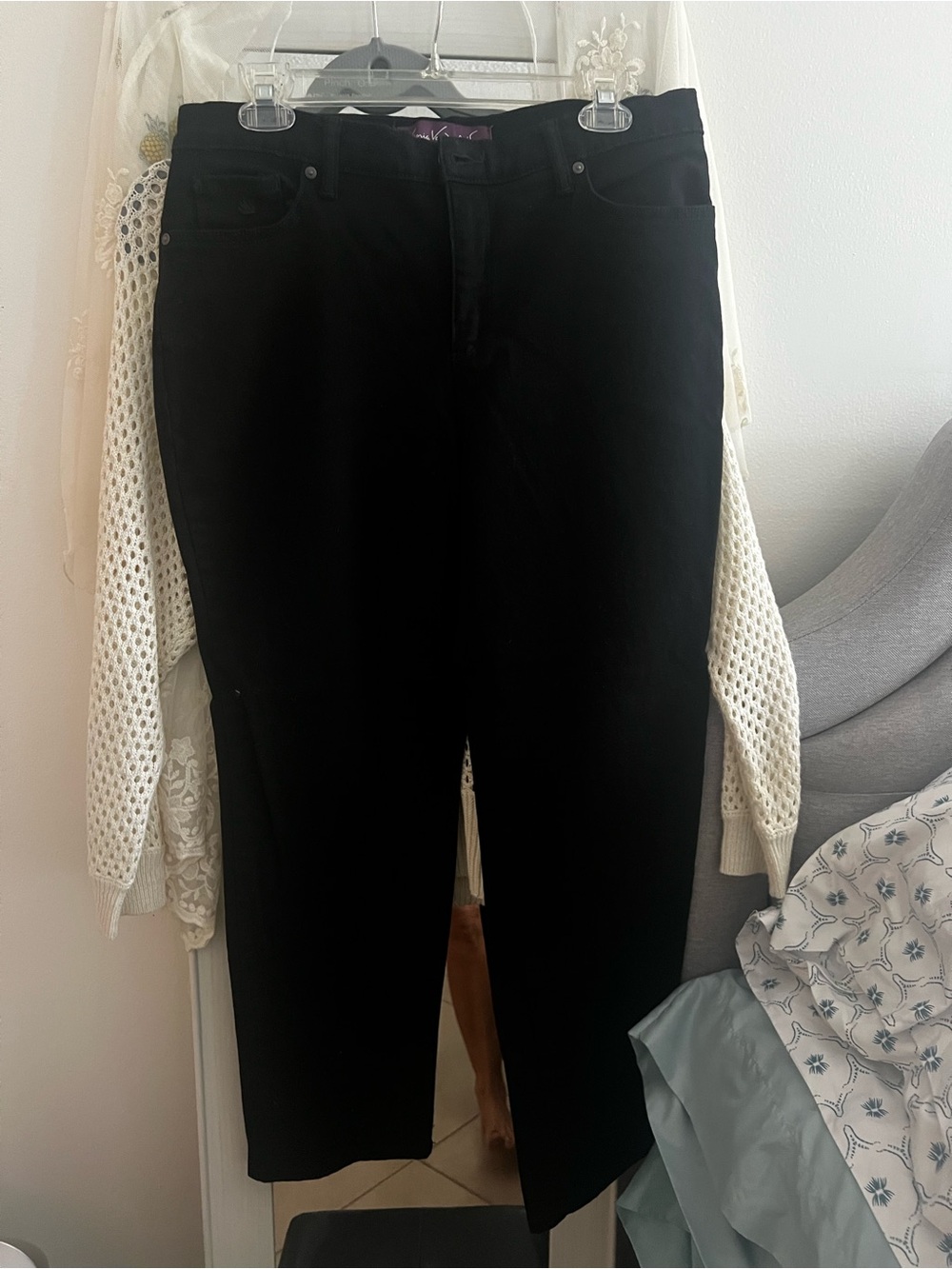 Gloria Vanderbilt Straight Leg Jeans in Black